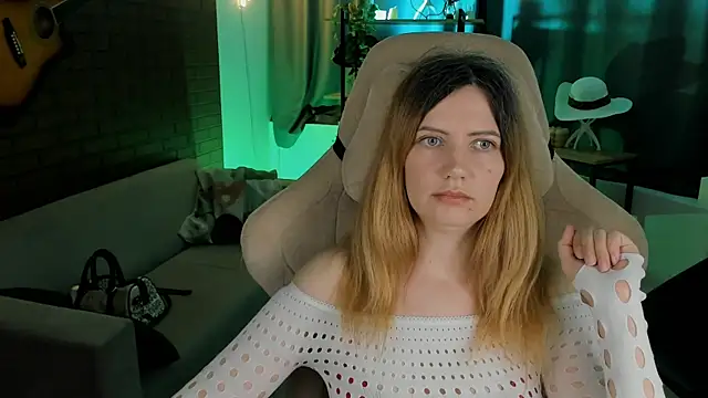 Snapshot of AleksaLaurent chatting on November 12, 5:41 am AleksaLaurent online show from November 12, 5:41 am