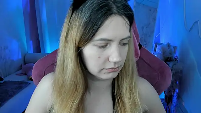 Snapshot of AleksaLaurent chatting on November 27, 8:49 am AleksaLaurent online show from November 27, 8:49 am