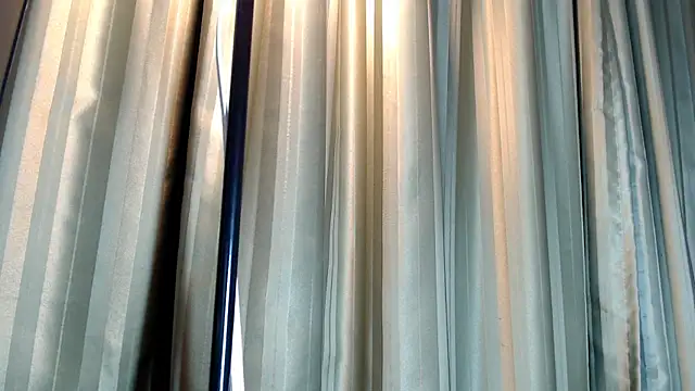 Snapshot of LIYXS chatting on December 16, 2:27 am LIYXS online show from December 16, 2:27 am