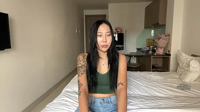 Snapshot of LizParadiz chatting on November 12, 8:15 am LizParadiz online show from November 12, 8:15 am