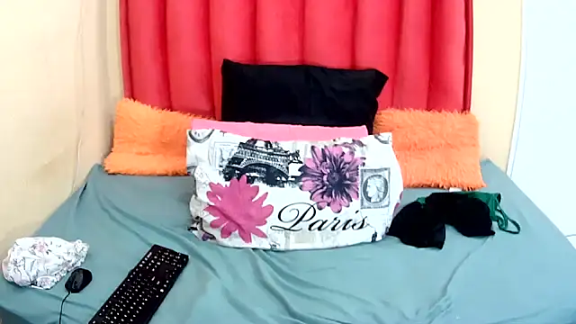 BubblegumBaddiexxxx online show from November 21, 7:01 pm