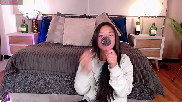 Skay bluee online show from November 11, 1:22 pm