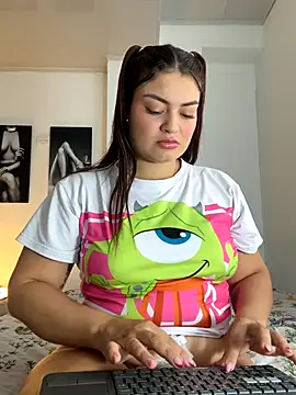 Itskari  online show from November 12, 5:35 pm