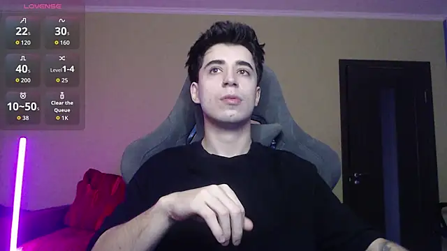 Snapshot of Yofukashii chatting on November 19, 9:09 am Yofukashii online show from November 19, 9:09 am