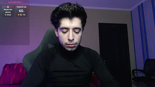 Snapshot of Yofukashii chatting on December 15, 10:58 pm Yofukashii online show from December 15, 10:58 pm