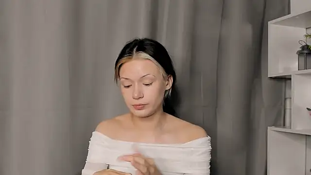 BrandiFraise online show from November 2, 1:46 pm