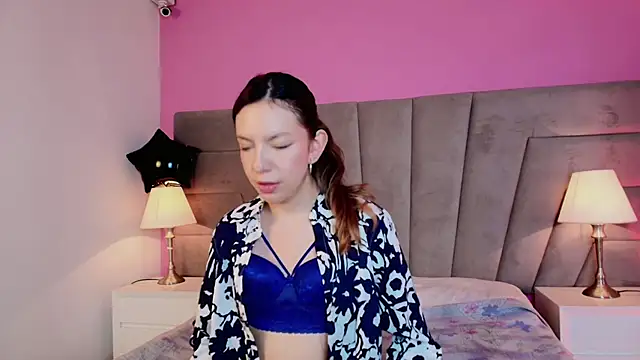 kittyblooms online show from November 29, 12:30 pm