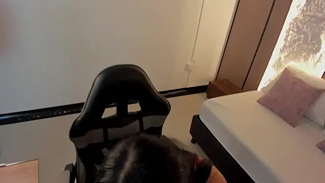 brigitte pink  online show from November 27, 8:22 pm