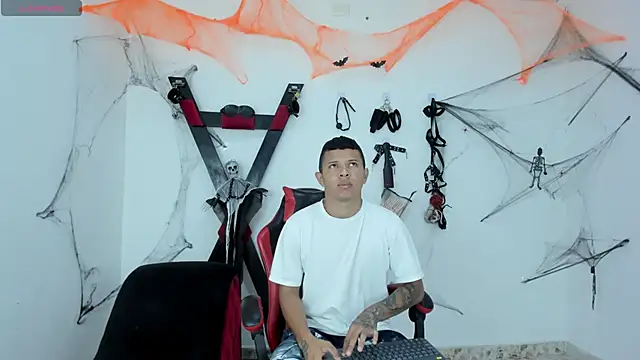 Steven19 LatinBoy online show from October 30, 12:06 pm