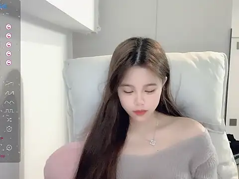 iu-uzZ online show from November 21, 3:54 pm