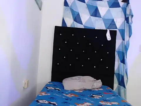 zoelittle3 online show from November 2, 1:08 am