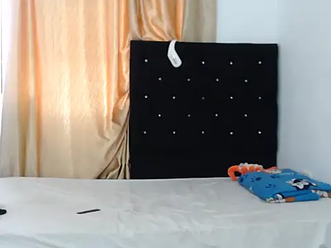 zoelittle3 online show from November 24, 4:40 pm