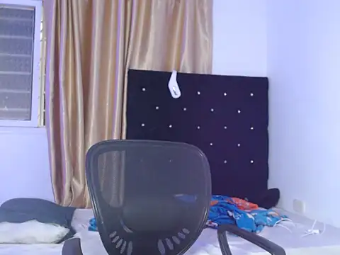 zoelittle3 online show from November 25, 9:31 am