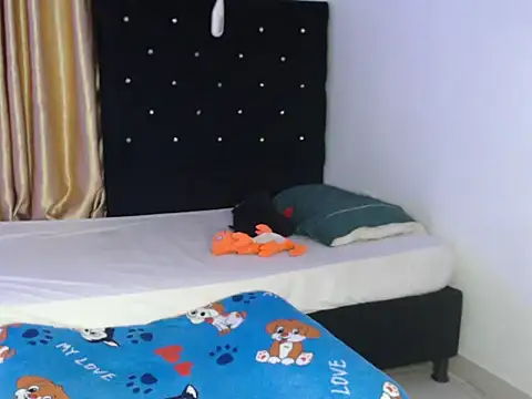 zoelittle3 online show from November 27, 1:29 am