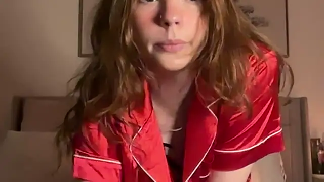 juliaraee online show from December 15, 3:44 am