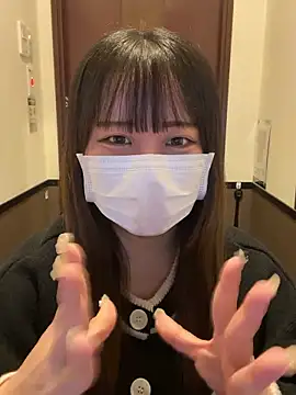 Snapshot of emiri_da_nyan chatting on November 17, 4:51 am emiri da nyan online show from November 17, 4:51 am