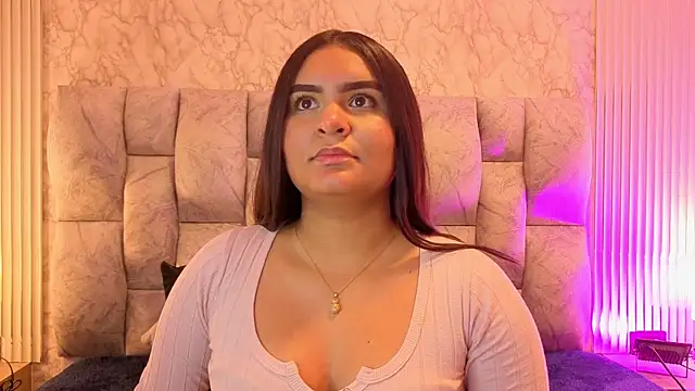 amarahanks1 online show from November 18, 7:29 pm