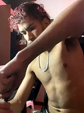 Snapshot of 3v1l chatting on November 12, 10:30 pm 3v1l online show from November 12, 10:30 pm