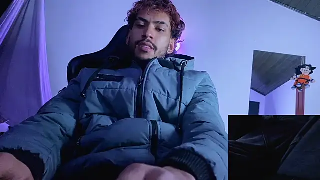 Snapshot of 3v1l chatting on November 17, 6:52 am 3v1l online show from November 17, 6:52 am