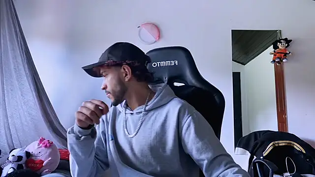 Snapshot of 3v1l chatting on November 18, 6:12 pm 3v1l online show from November 18, 6:12 pm