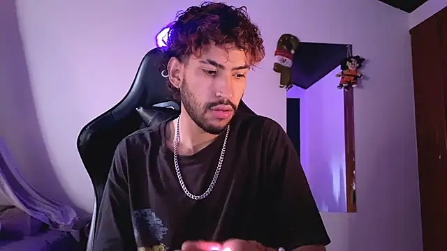 Snapshot of 3v1l chatting on November 22, 9:14 pm 3v1l online show from November 22, 9:14 pm