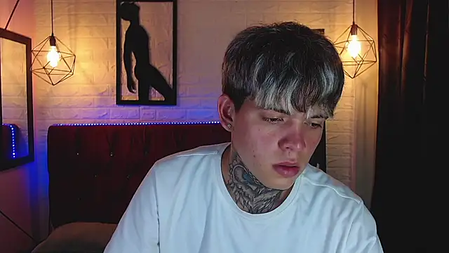 Snapshot of frankboyx chatting on November 19, 8:20 pm frankboyx online show from November 19, 8:20 pm