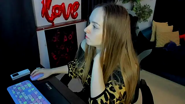 MollyMazer online show from November 27, 7:10 am