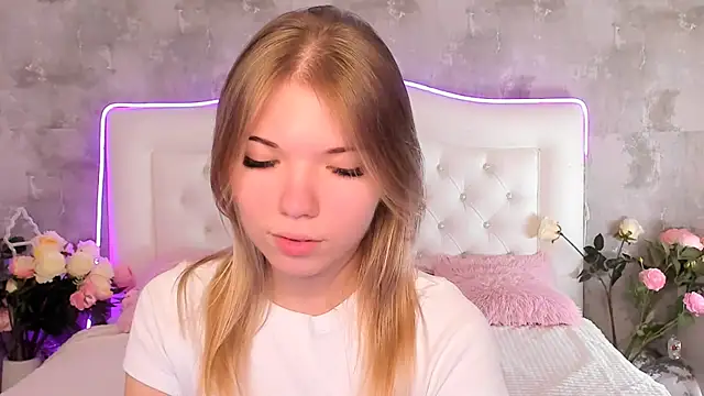 MichaelaFox online show from November 19, 1:22 pm