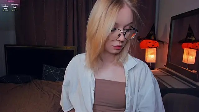 ShanelTunon online show from October 31, 7:59 pm