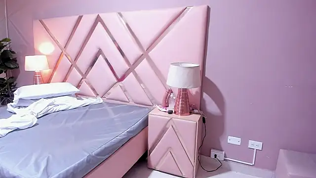 GiselJones online show from November 29, 7:39 pm