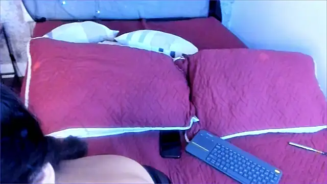 Hela Strossner online show from November 15, 1:29 pm