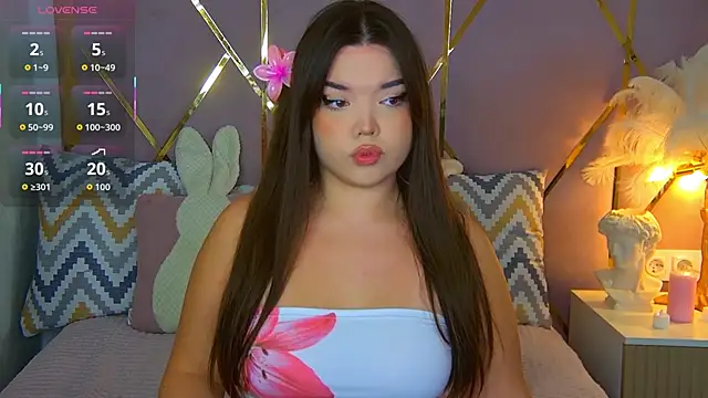 Snapshot of NaomiAster chatting on November 15, 6:00 am NaomiAster online show from November 15, 6:00 am