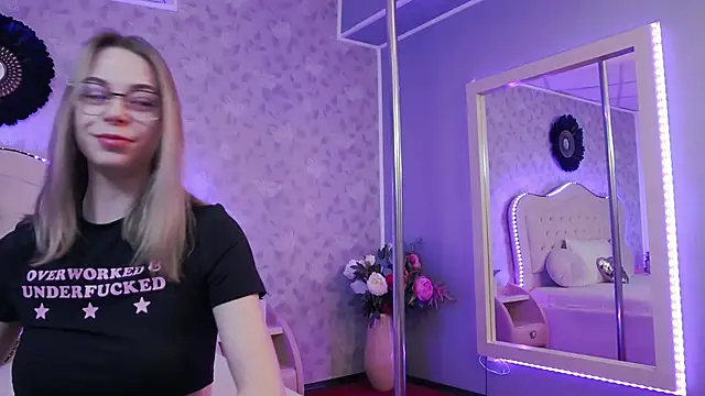 GracieCute online show from March 3, 4:14 am