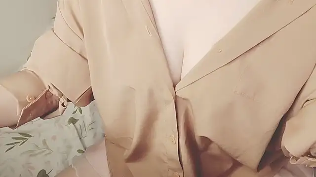 Sunny-Aurora online show from November 18, 3:23 am