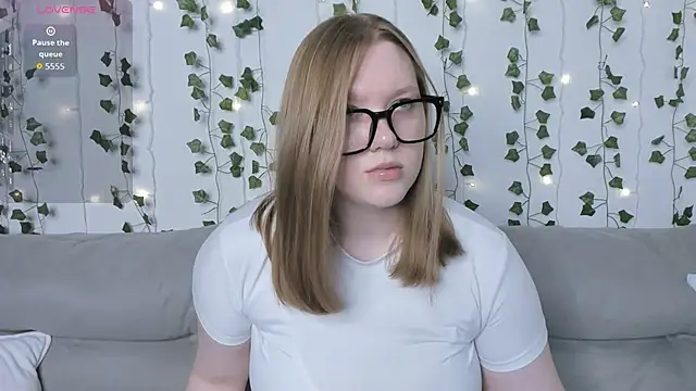 Snapshot of victoria_pum_ chatting on November 3, 2:07 pm victoria pum online show from November 3, 2:07 pm