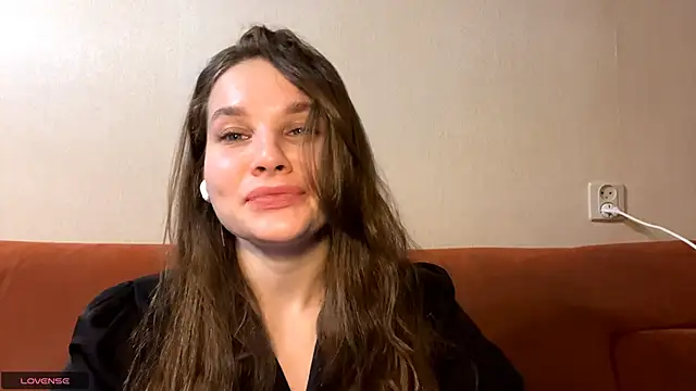 Luna Blossom online show from November 18, 2:28 am