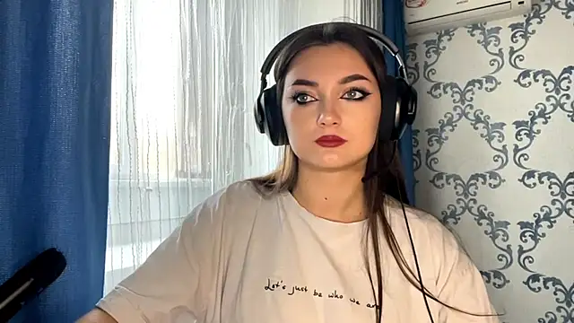 TwotyBright online show from November 14, 8:02 am