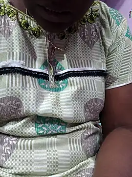 Snapshot of hyd_couple7878 chatting on December 18, 10:10 am hyd couple7878 online show from December 18, 10:10 am