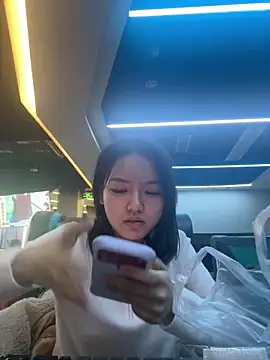 Snapshot of 99EE-yy chatting on December 16, 7:35 am 99EE-yy online show from December 16, 7:35 am