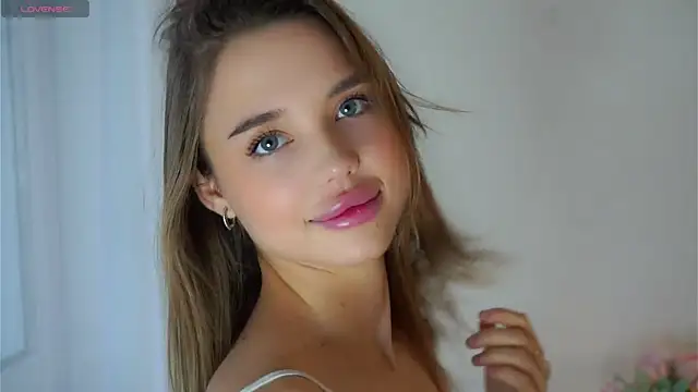 JunieTrippett online show from November 23, 8:03 am