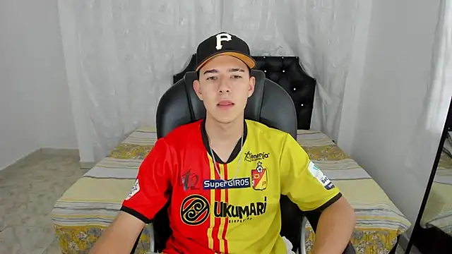 Aleck Boy online show from November 26, 7:59 pm