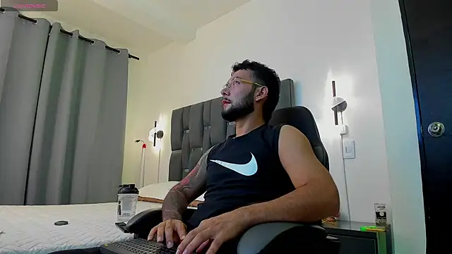 noah corvelle online show from November 18, 11:26 pm