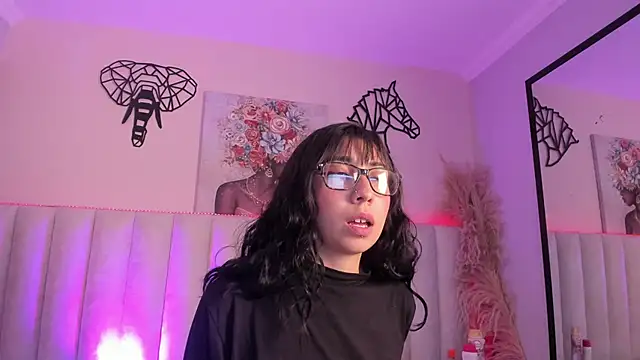 Isabella Crofts online show from November 19, 3:06 am