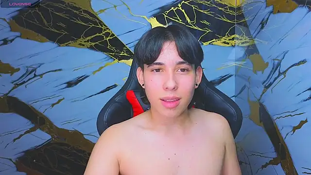 Snapshot of Suarezz10_ chatting on November 13, 3:55 pm Suarezz10 online show from November 13, 3:55 pm