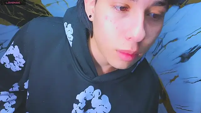 Snapshot of Suarezz10_ chatting on November 14, 12:26 pm Suarezz10 online show from November 14, 12:26 pm