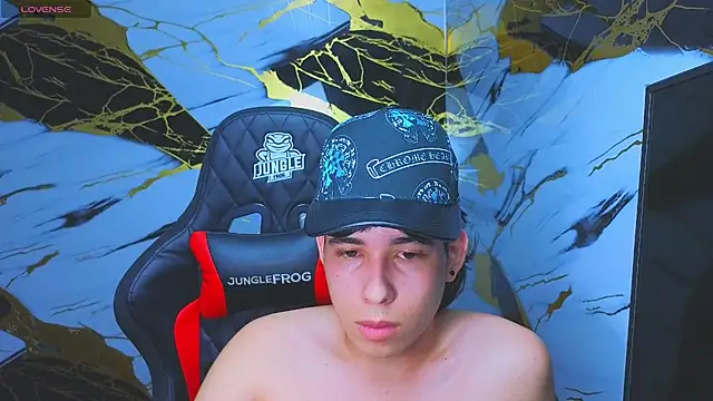 Snapshot of Suarezz10_ chatting on November 18, 3:05 pm Suarezz10 online show from November 18, 3:05 pm