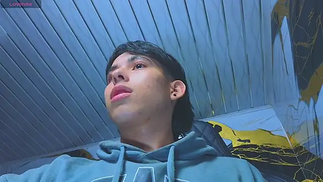 Snapshot of Suarezz10_ chatting on November 24, 10:04 am Suarezz10 online show from November 24, 10:04 am