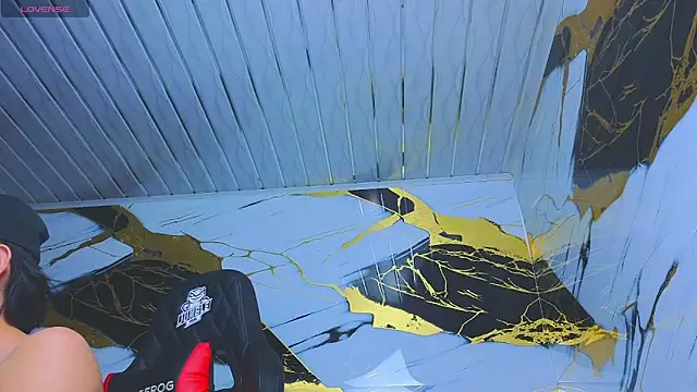 Snapshot of Suarezz10_ chatting on November 25, 10:37 am Suarezz10 online show from November 25, 10:37 am