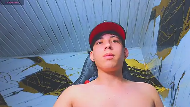 Snapshot of Suarezz10_ chatting on December 4, 12:36 pm Suarezz10 online show from December 4, 12:36 pm