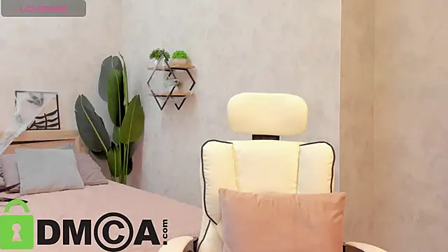 Ella Burns online show from November 5, 1:27 am